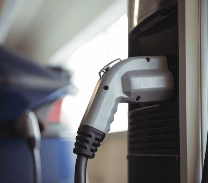 Borne IRVE à Dax avec borne de recharge électrique installée en extérieur