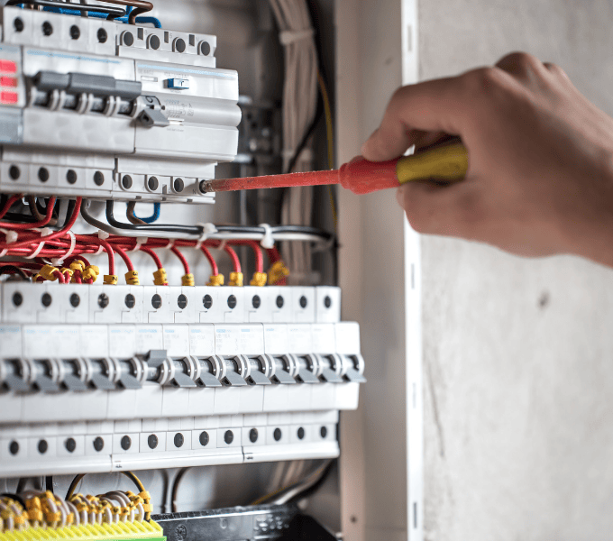 Installation électrique à Dax avec intervention sur tableau électrique par un professionnel