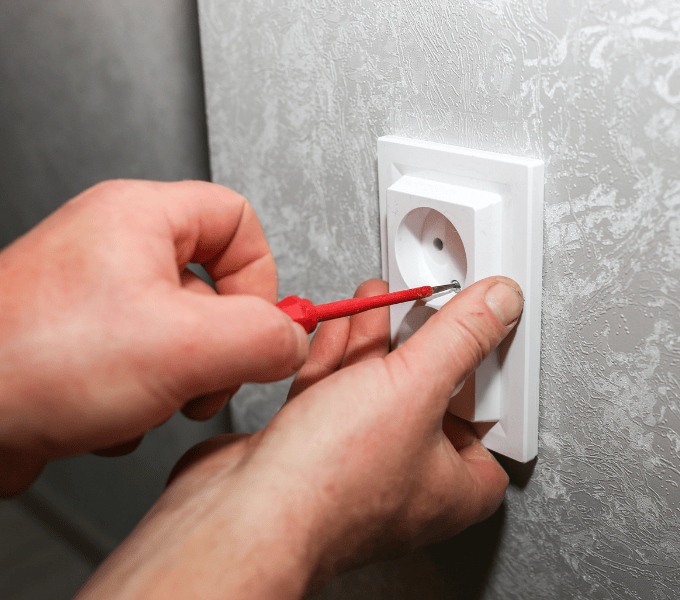 Installation électrique à Moliets pour pose et raccordement de prise murale