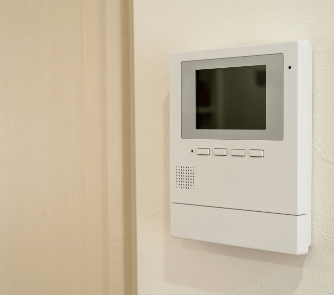 Interphone visiophone dans les Landes avec moniteur mural pour sécuriser l’entrée