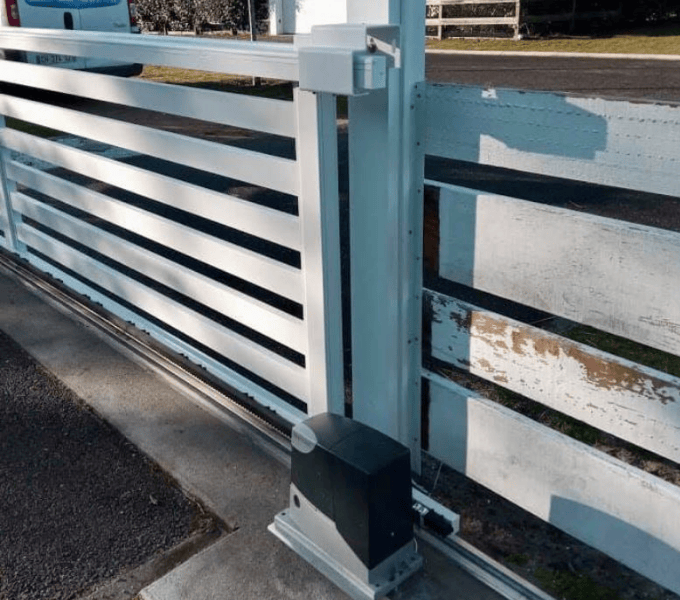 Motorisation pour portail à Dax pour portail coulissant sécurisé en entrée de parking